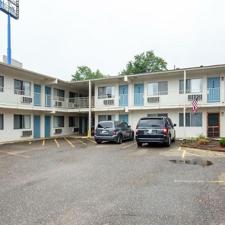 Days Inn By Wyndham New Philadelphia Exteriér fotografie