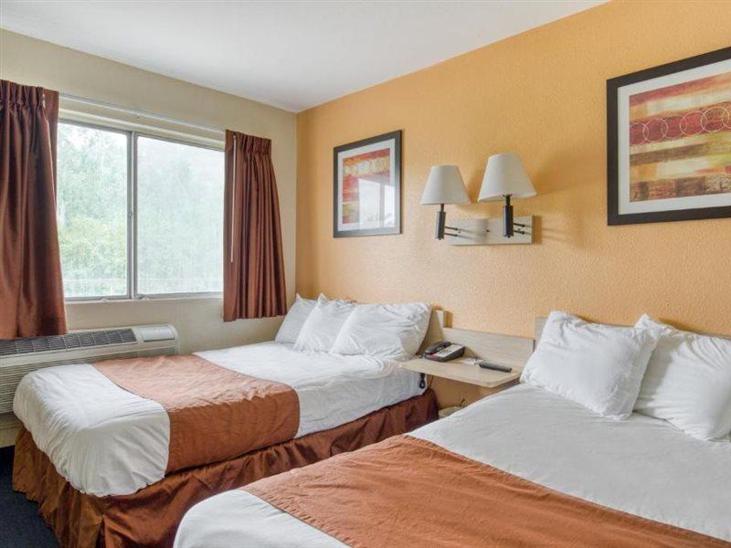 Days Inn By Wyndham New Philadelphia Exteriér fotografie