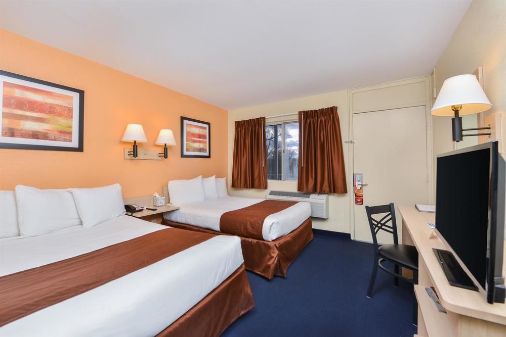 Days Inn By Wyndham New Philadelphia Exteriér fotografie
