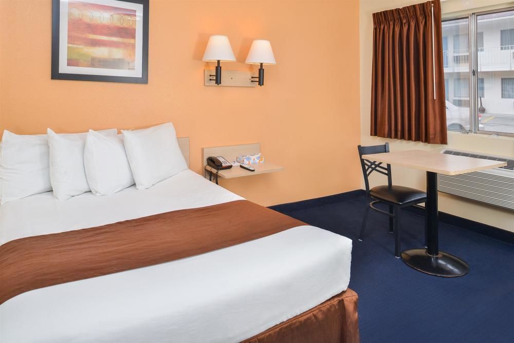 Days Inn By Wyndham New Philadelphia Exteriér fotografie