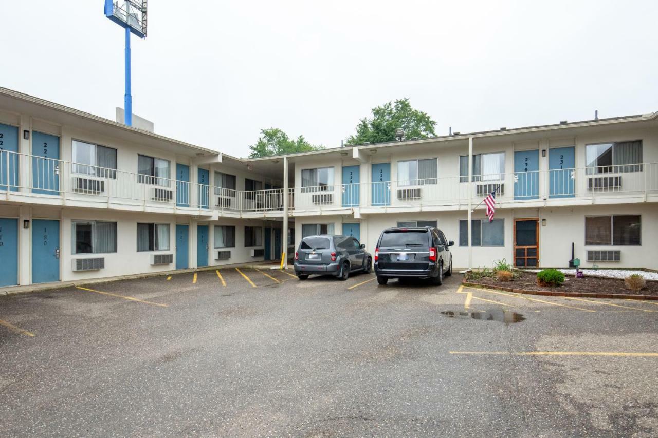 Days Inn By Wyndham New Philadelphia Exteriér fotografie